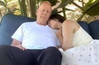 “Demi Moore’s Support for Bruce Willis: A Touching Story of Love and Strength”